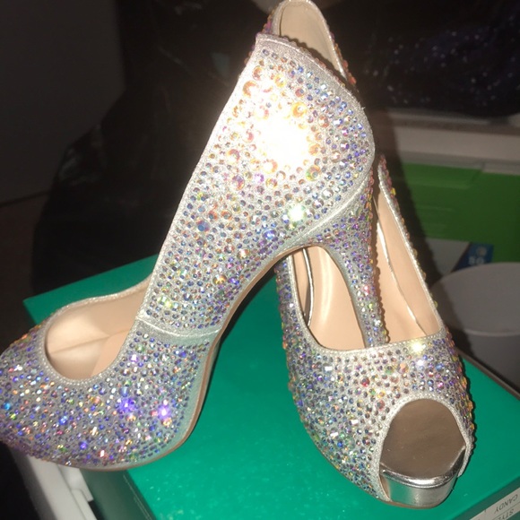 Size 10 pumps - Picture 2 of 4